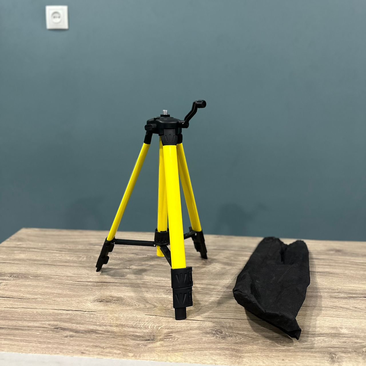 SUPPORT TREPIED UNIVERSEL 1.2M AJUSTABLE